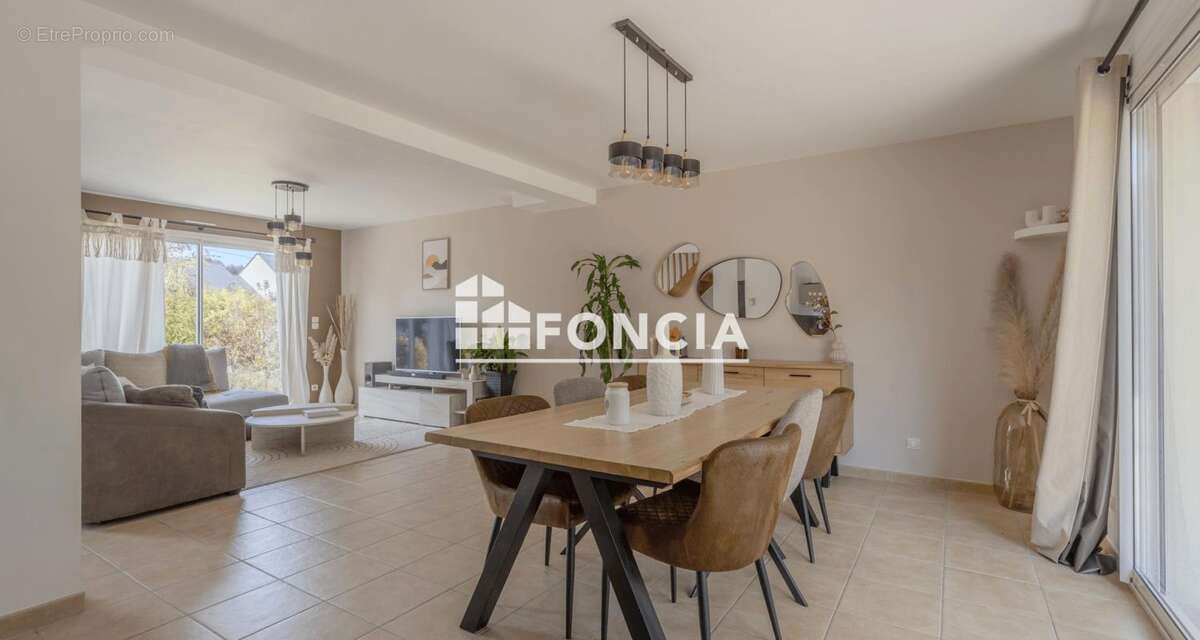 Maison à DOMFRONT-EN-CHAMPAGNE