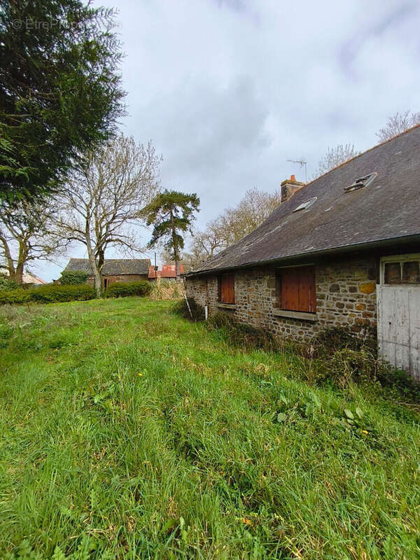 Maison à MEZIERES-SUR-COUESNON