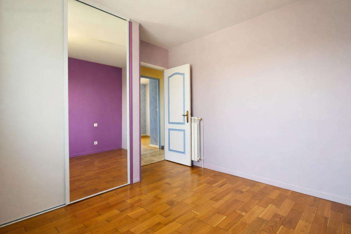 Maison 5 Pièces de 92 m2 avec piscine et garages à Laboutarié 81120 - photo 11