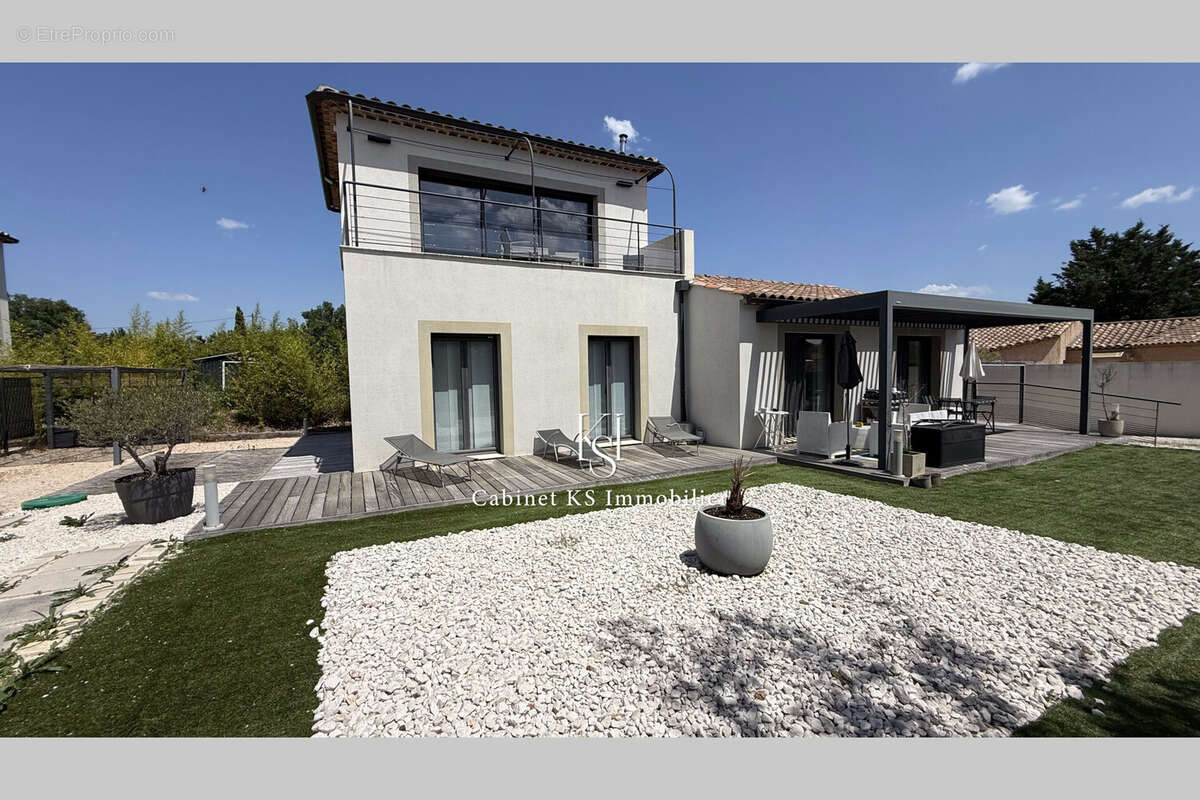 Maison 6 pièces 146 m² à vendre à Saint-Maximin-La-Sainte-Baume (83470) - photo 2