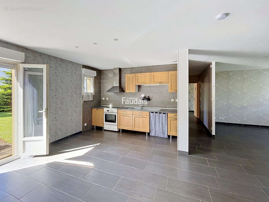 Maison 88 m² à Cerisy-La-Salle  - photo 3