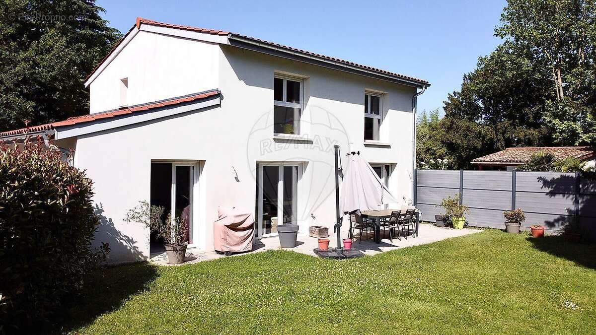Maison à LIMAS