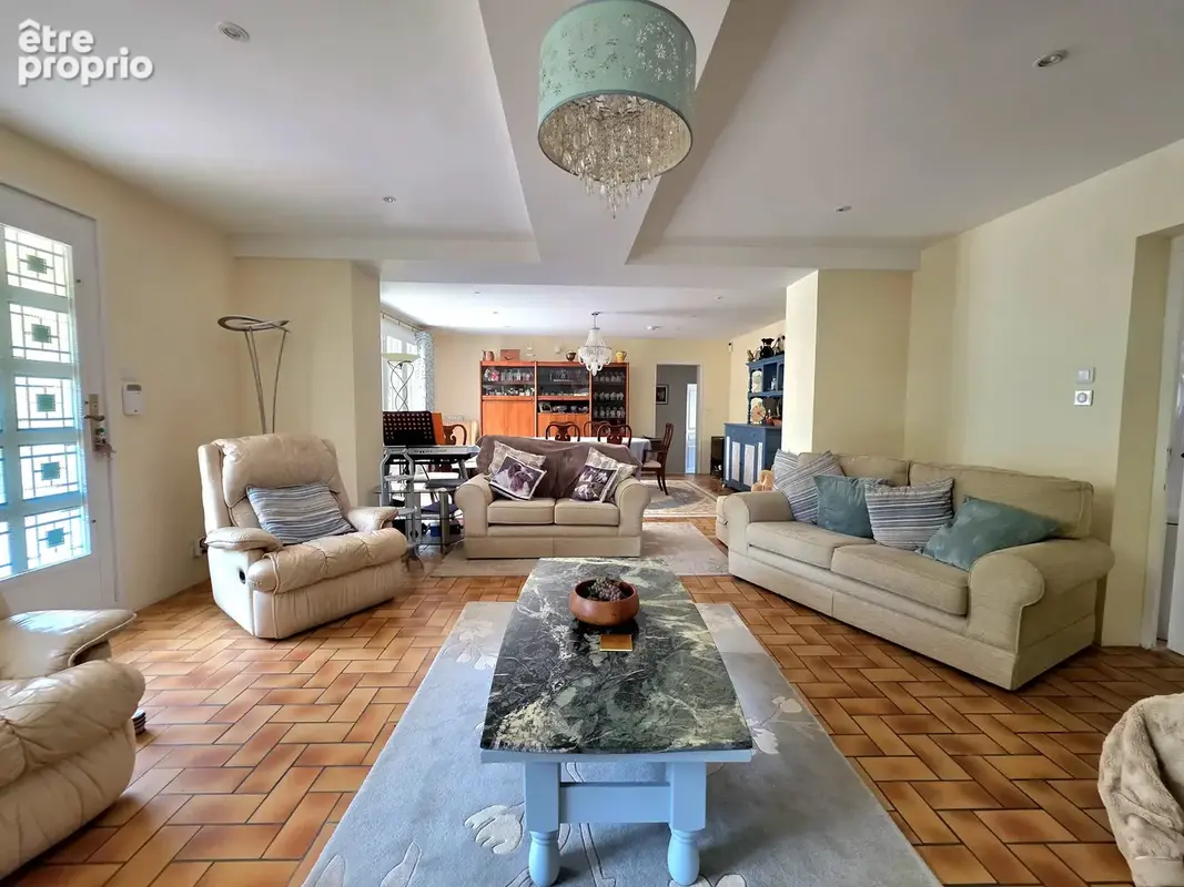 Spacieuse maison familiale de 4 chambres avec piscine, terrain et cadre champêtre - photo 3