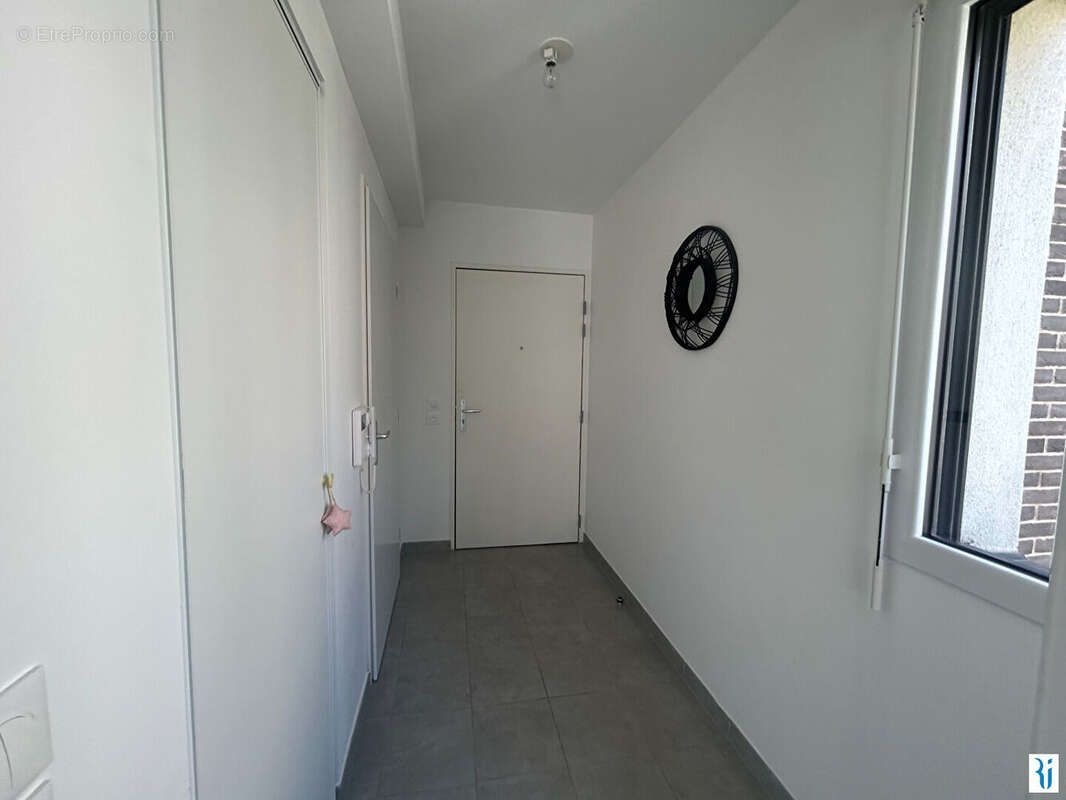 A vendre secteur Docks appartement F3 avec balcon et parking. - photo 10