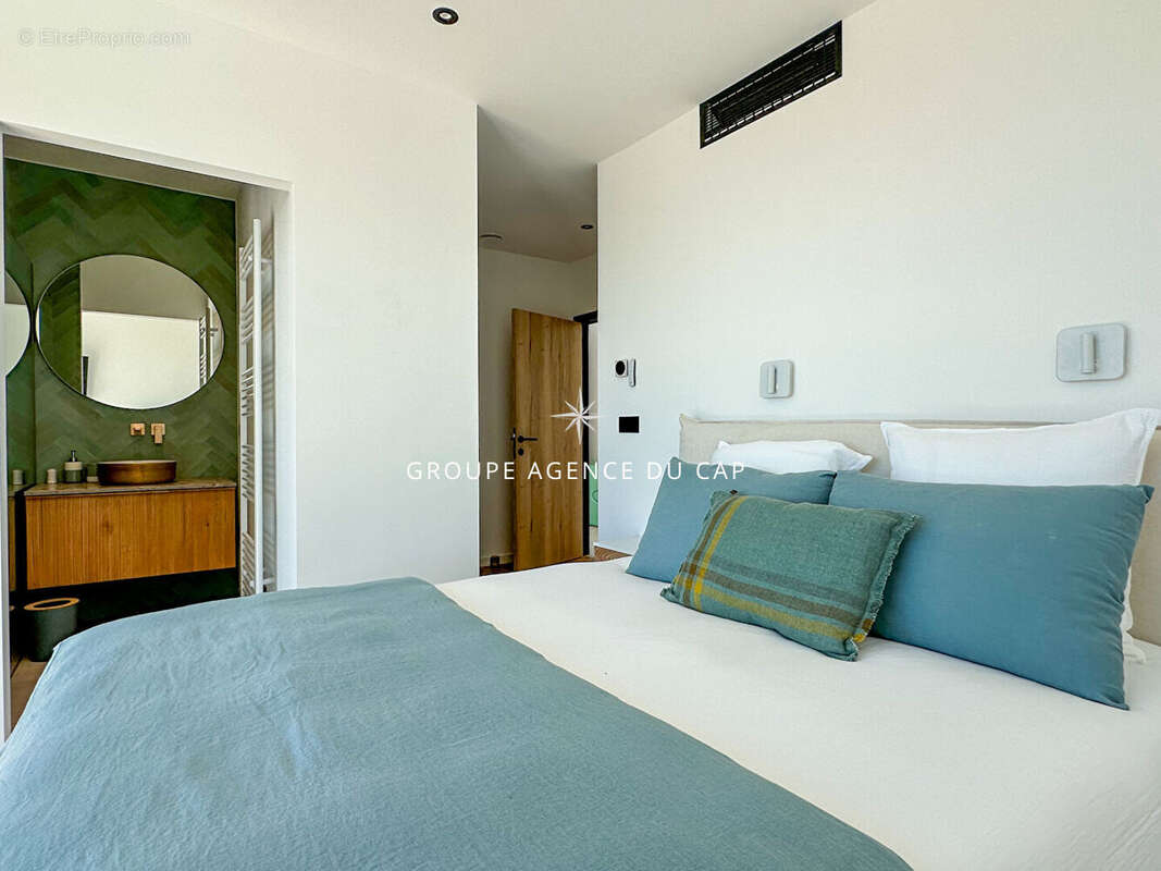 Villa de 260m2 avec vue mer piscine jacuzzi,a 300 mètres des plages des issambres - photo 12