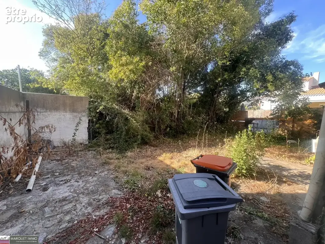 Découvrez cette rarrissime villa T4 avec loggia des années 30 à remettre au goût du jour, de plain-pied d'une surface habitable  - photo 12