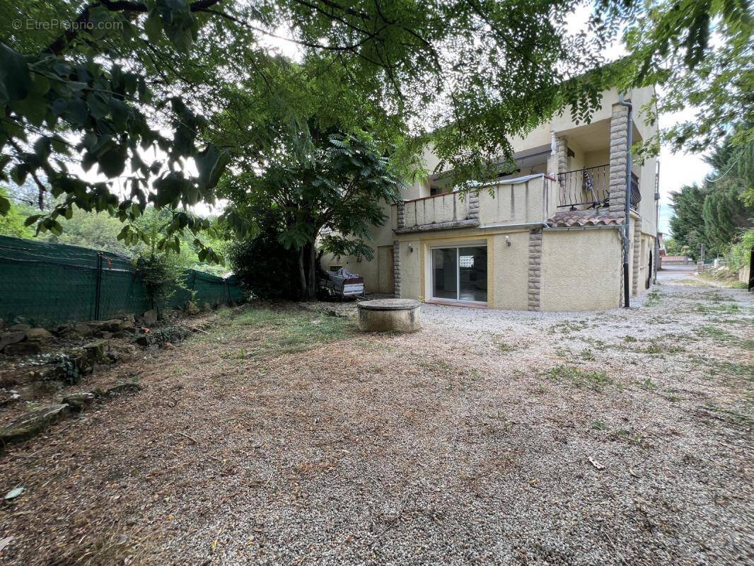 Appartement à SAINT-JUERY