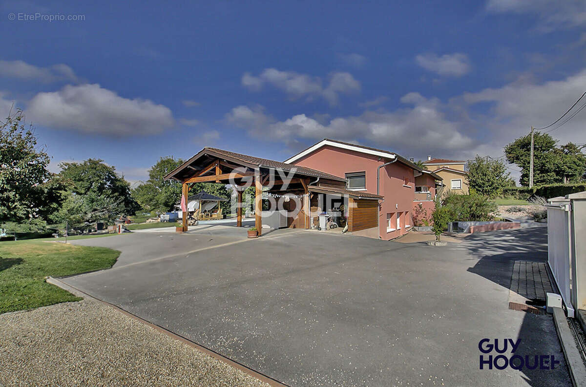 Maison à SAINT-CYR-SUR-MENTHON