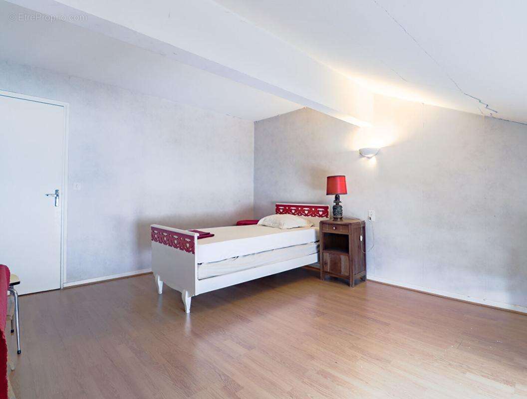 Maison de village rénovée avec jardin et fort potentiel locatif au coeur de Lacaune - photo 9