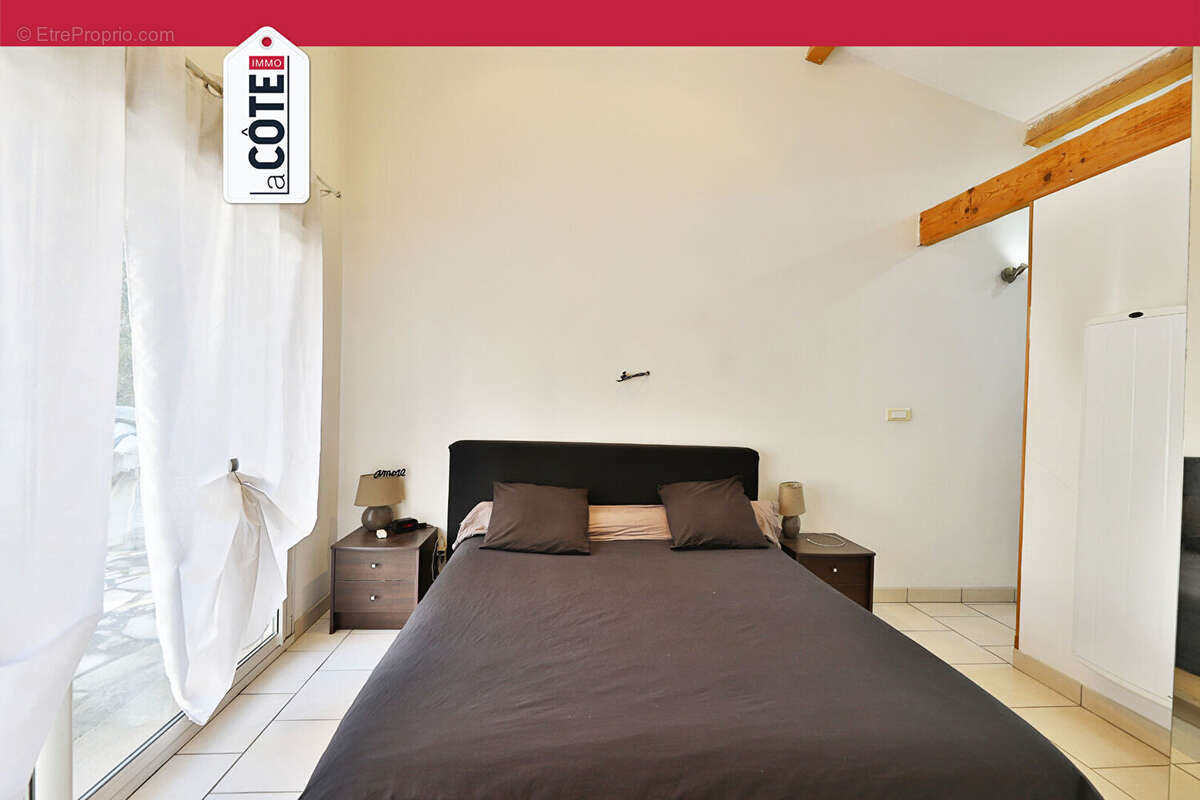 Maison à SAINT-MITRE-LES-REMPARTS