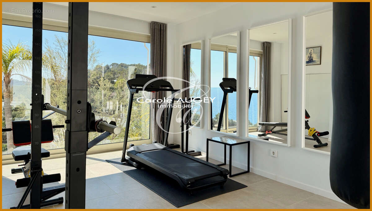 Maison à SAINT-CIERGE-LA-SERRE