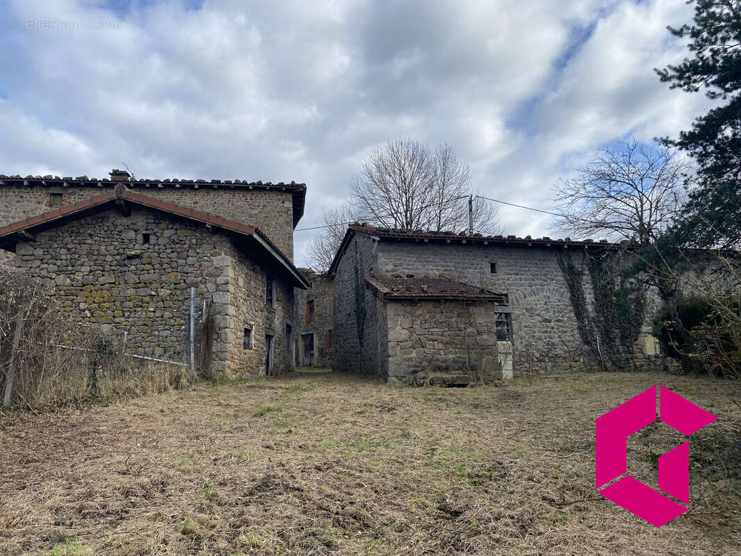 Maison à OLLIERGUES