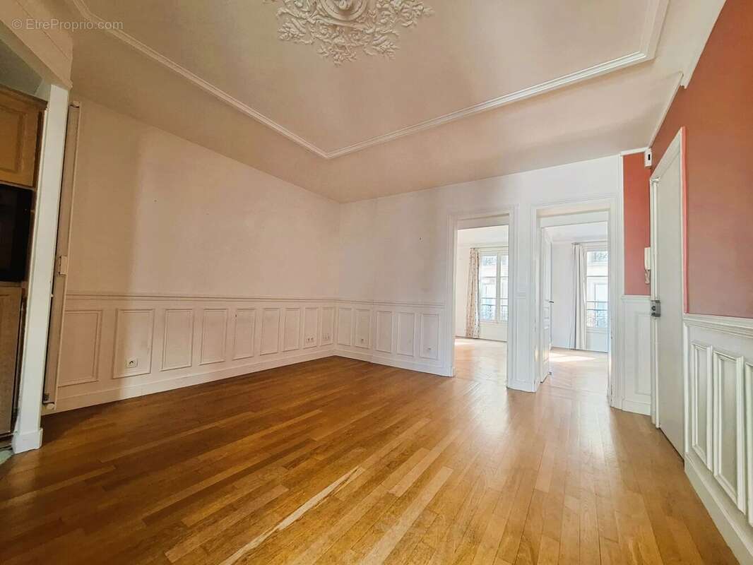 Appartement à PARIS-17E
