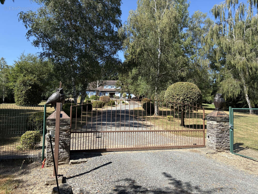 Coussac Bonneval Propriété exceptionnelle avec etang et 2.86 hecatres sans voisinage proche - photo 3