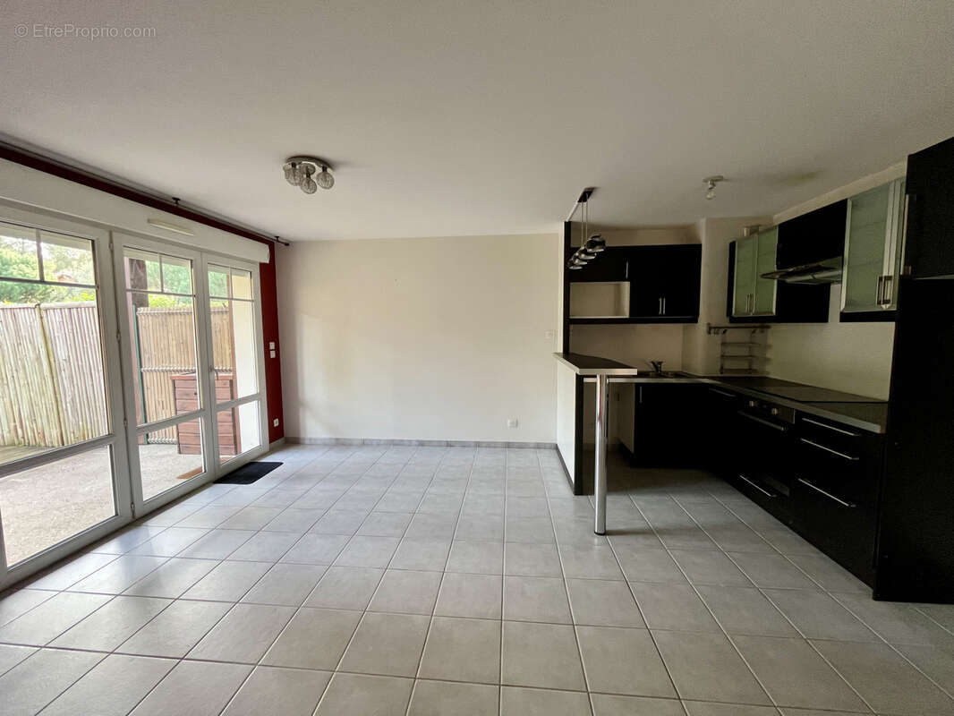 Appartement à SAINT-JEAN-D'ILLAC