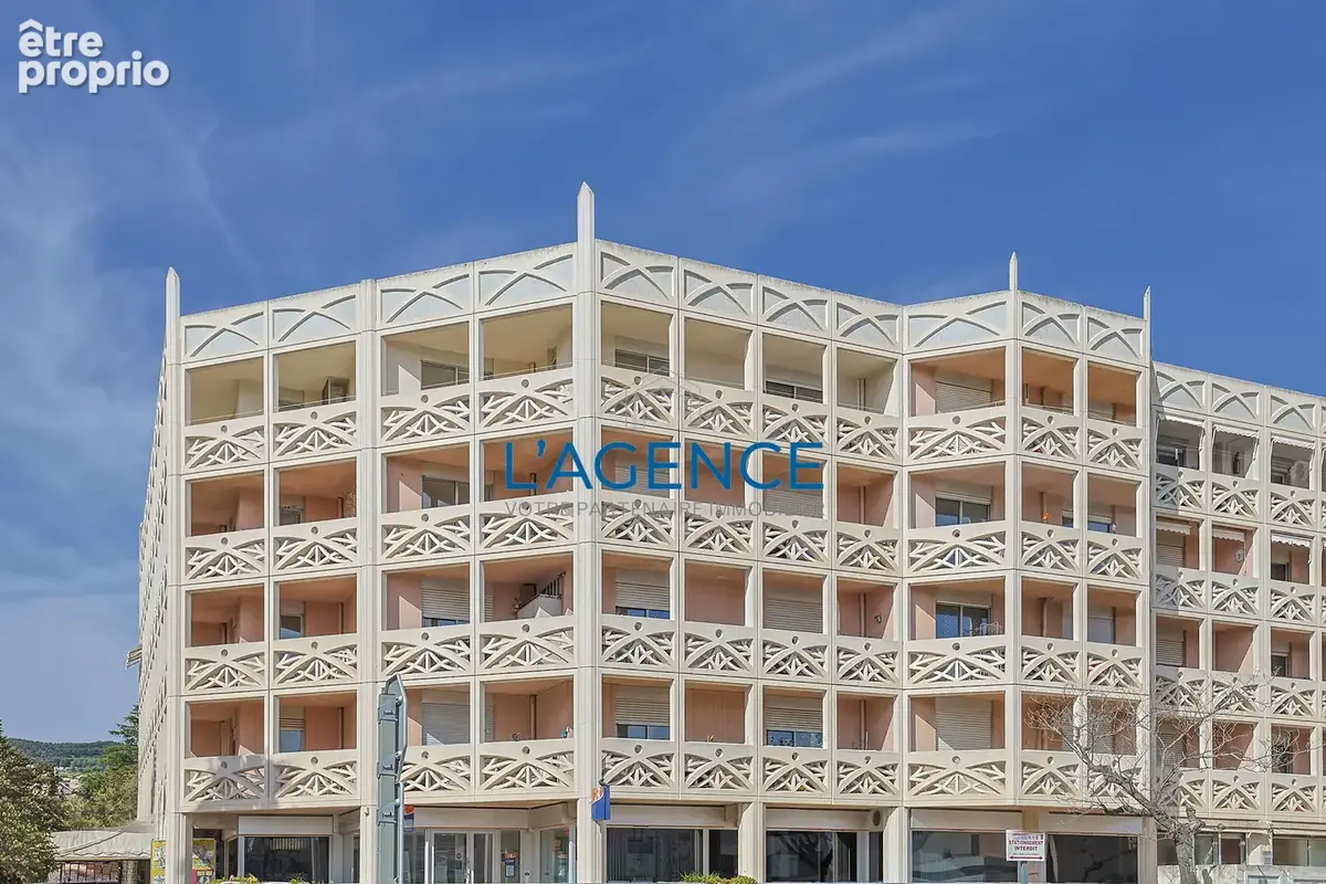 Hyeres Hyper centre en dernier étage superbe t4 de 147 m2 avec garage - photo 18