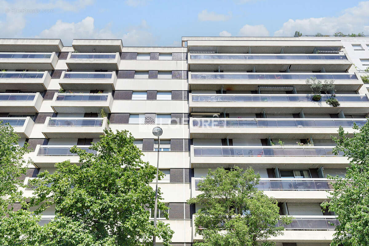 75015: SEVRES-LECOURBE Étage élevé - Balcon - Lumineux - Vue dégagée ! - photo 8
