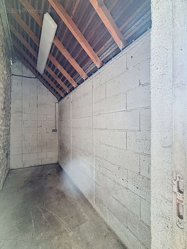 Commerce à FONTAINEBLEAU