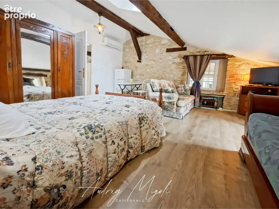 Propriété en pierre avec maison, gîte, 245m², 7 chambres, piscine, 300m² de dépendances, parc de 2,5 hectares - photo 15