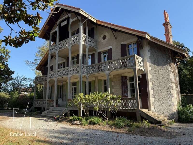 Maison atypique de 9 chambres et 6 salles de bain à Pineuilh 33 - photo 2