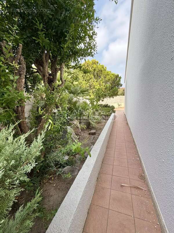 Villa F8 4 Faces 300 m² Canet Plage avec Piscine et Garage - photo 30