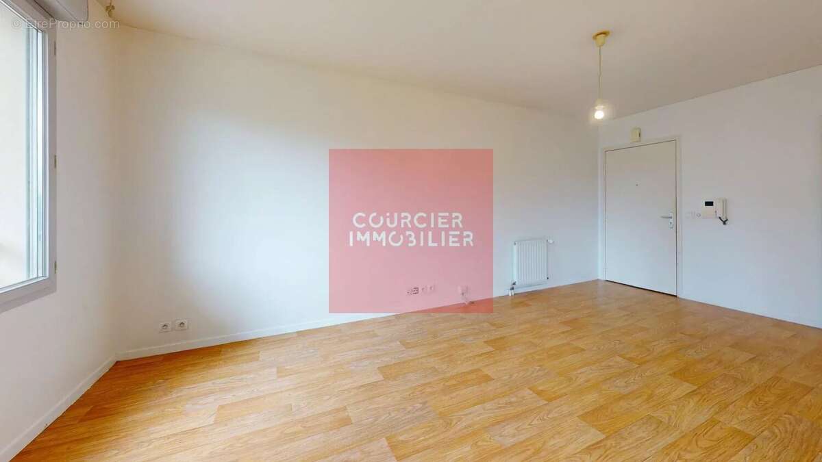 Appartement à LE MESNIL-SAINT-DENIS