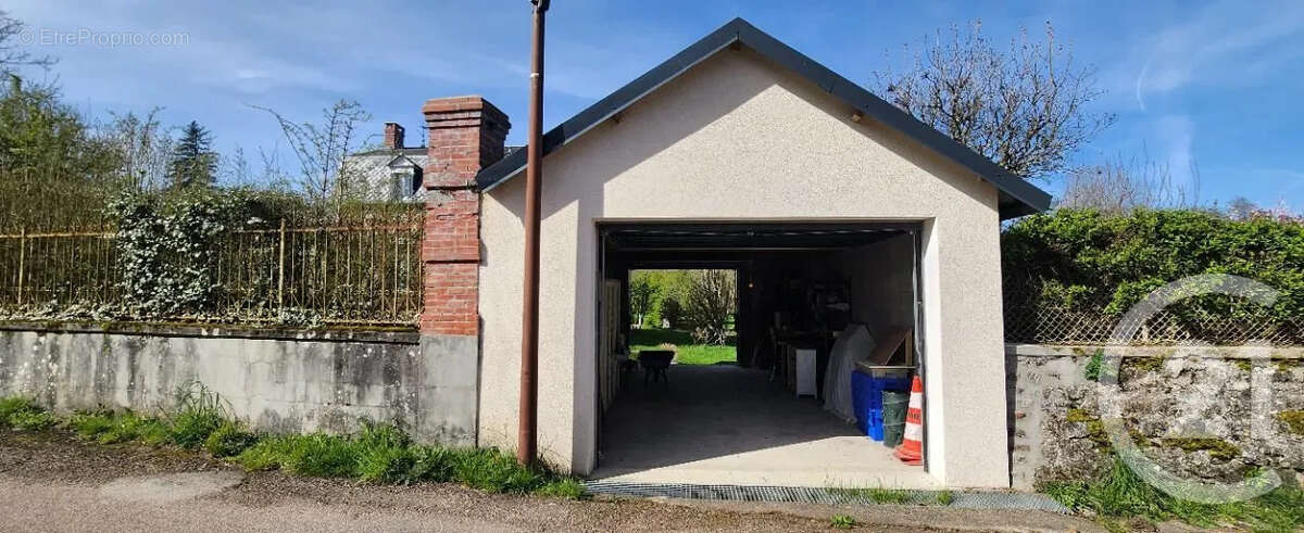 Maison à MONTREUILLON