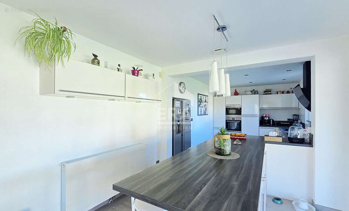 Vernègues !Maison familiale de 198 m² avec vue dégagée sur les collines - photo 5
