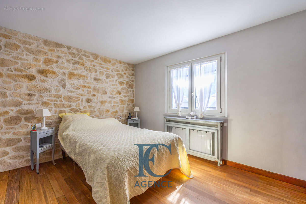 Maison de plain pied de 200 m2 - photo 6