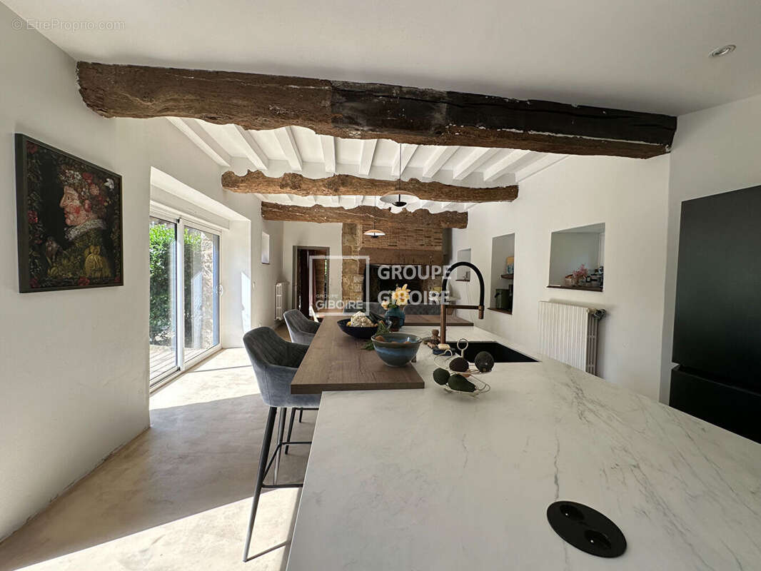 A vendre - giboire - longere renovée  de 210 m² - bourgbarré - terrain de 3600 m² - exposition sud-ouest - calme - plain-pied -  - photo 4