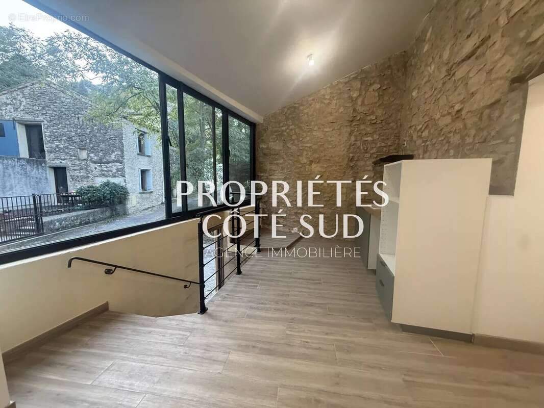 Maison à SAINT-VICTOR-LA-COSTE