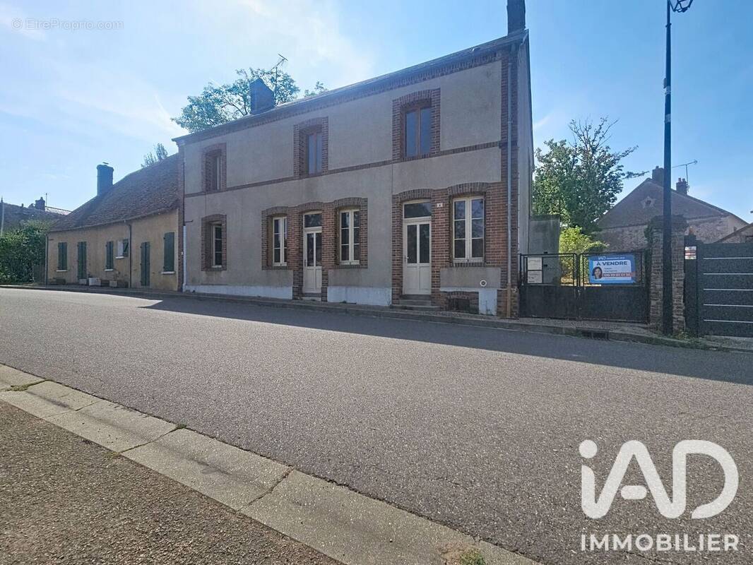 Photo 1 - Maison à SAINT-MARTIN-DES-CHAMPS