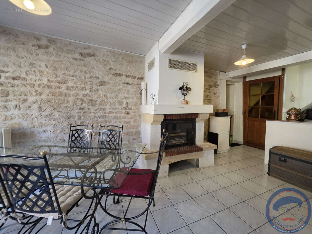 Maison de village en pierres blanches avec garage - photo 10