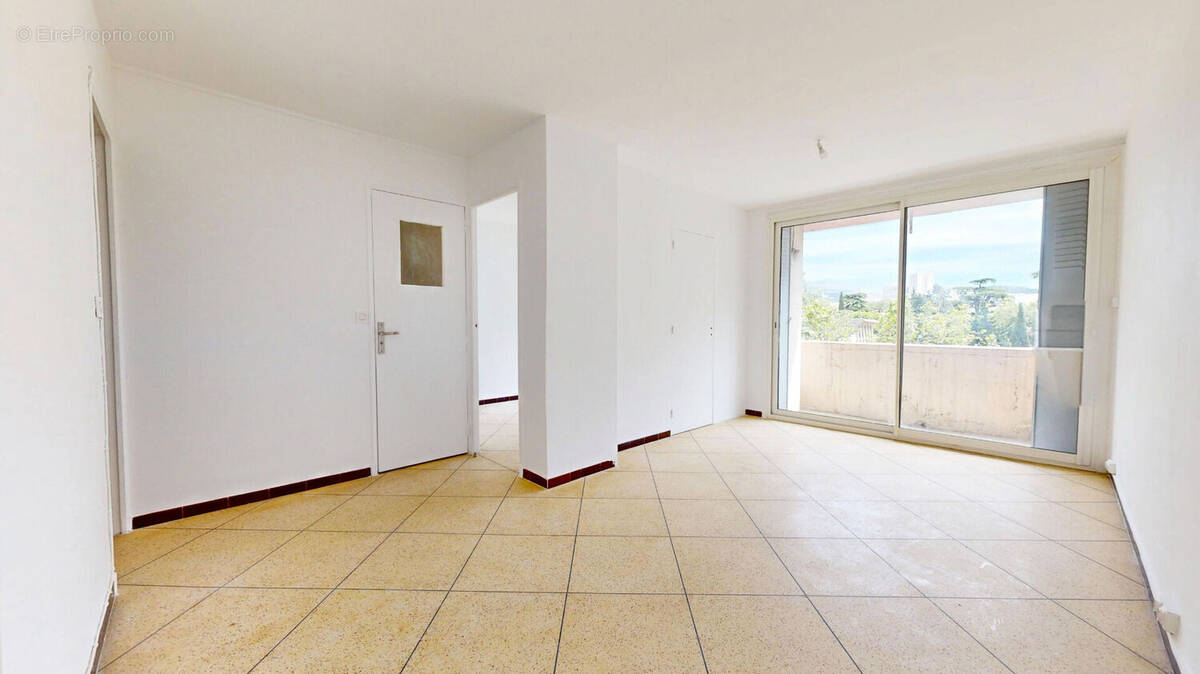 Appartement à MARSEILLE-9E