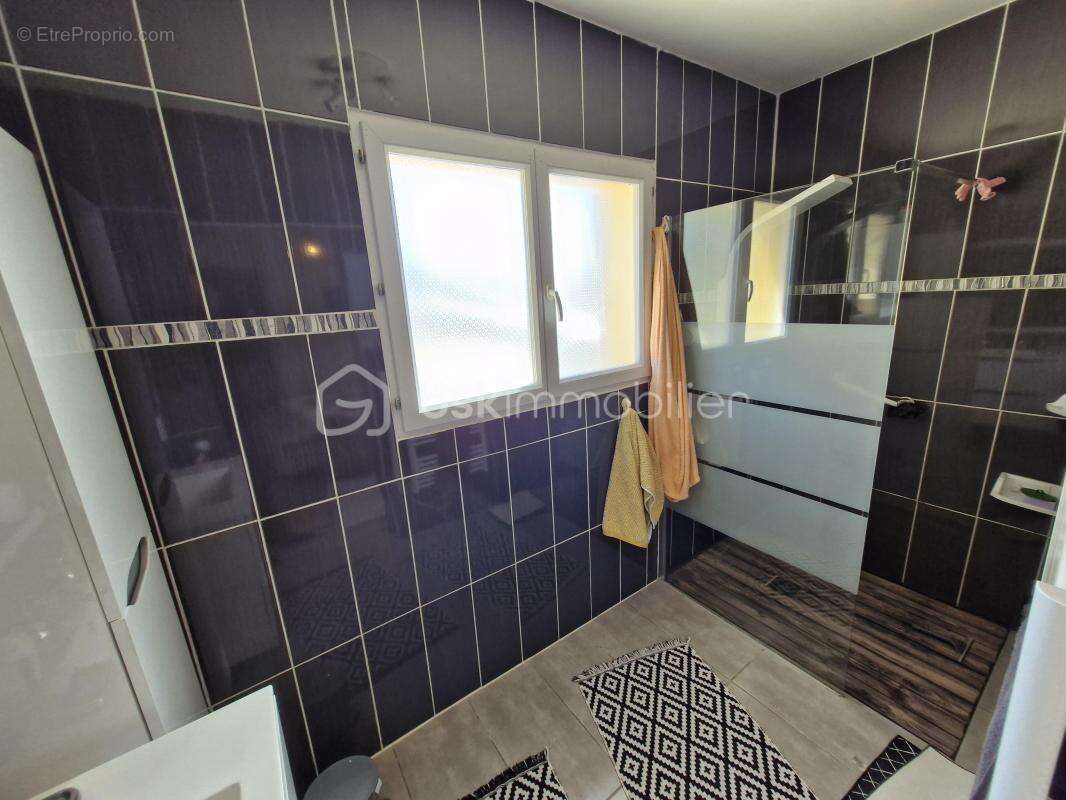 Charmante maison de 145m2 sur son terrain clos de 2224m2 dans un environnement calme à Mouleydier - photo 10