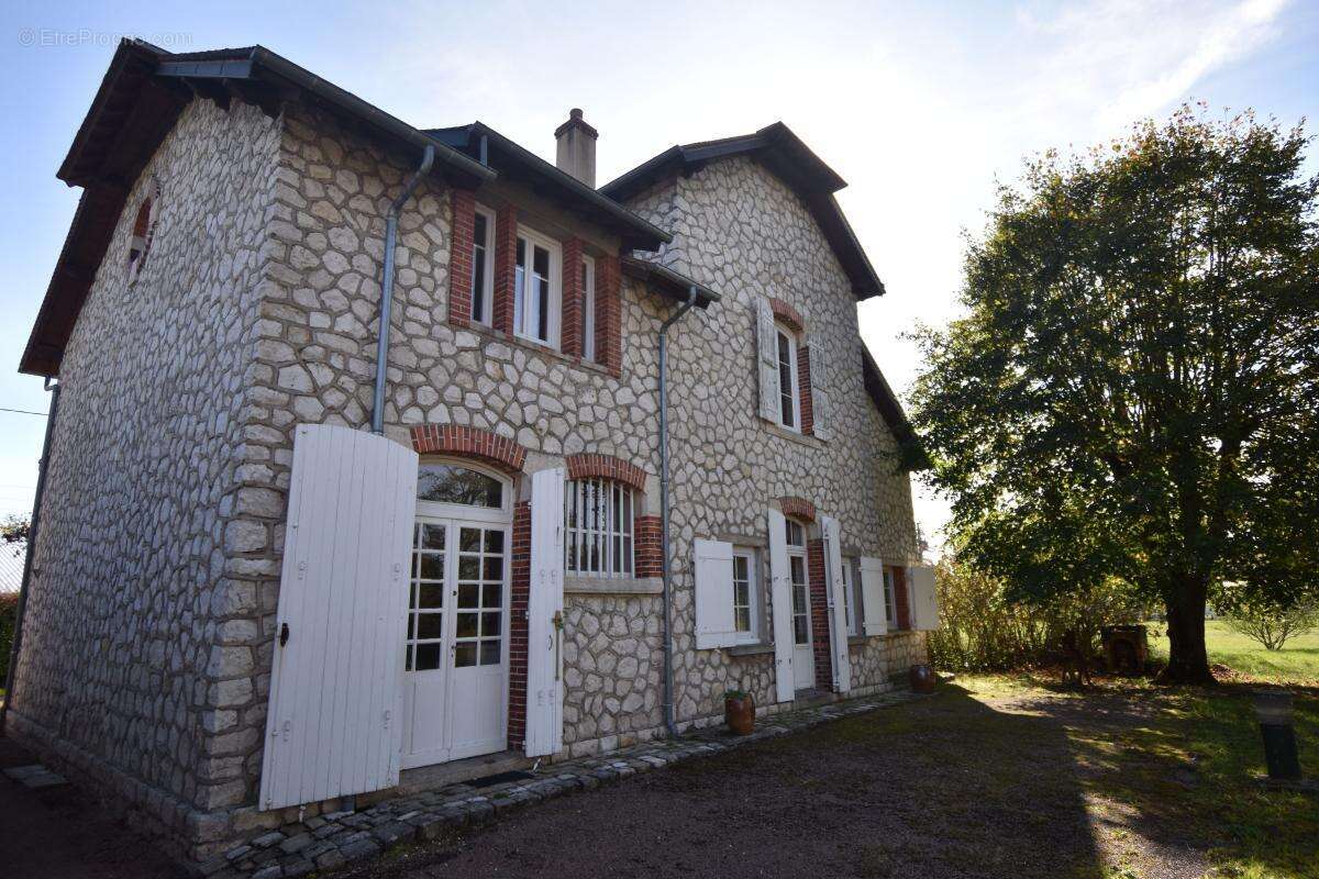 Maison à COSNE-COURS-SUR-LOIRE