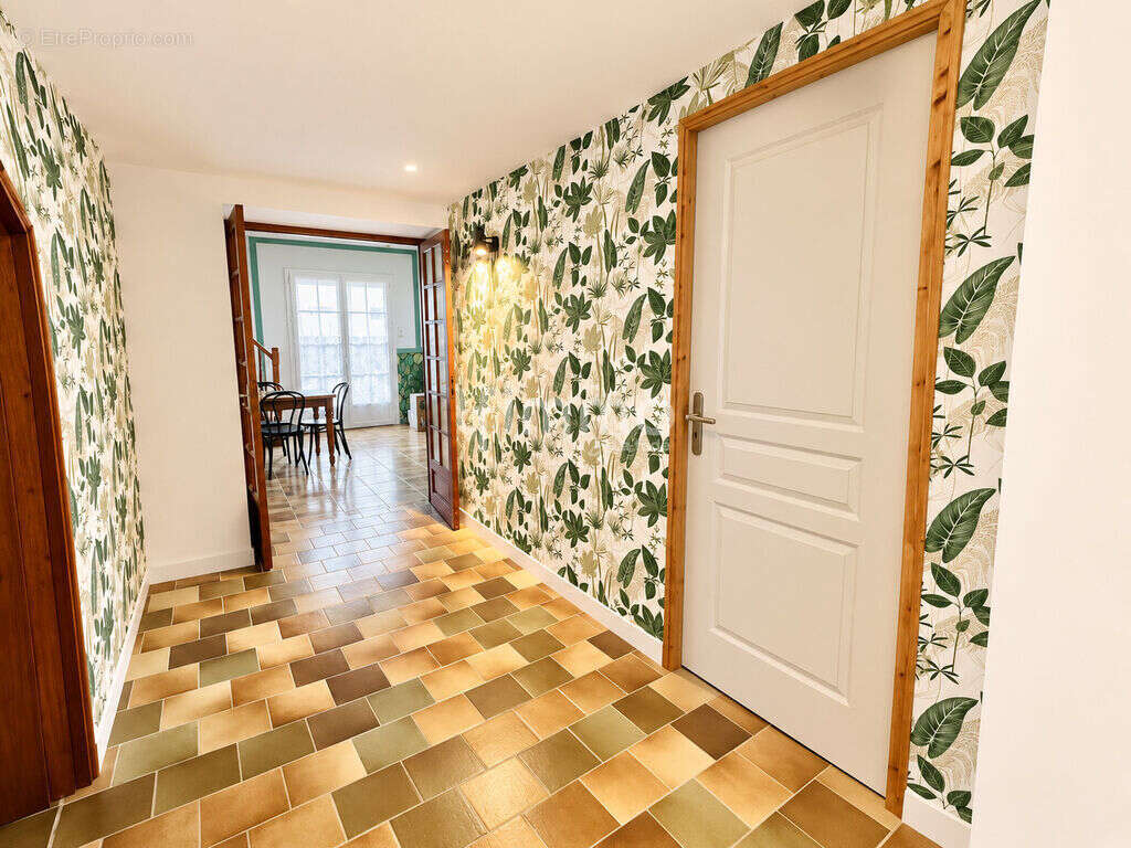 Maison à rafraichir de 103 m² – 33920 Saint-Yzan-de-Soudiac - photo 5