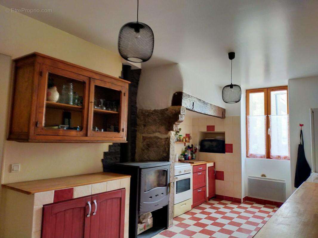 Maison à BERRIAS-ET-CASTELJAU