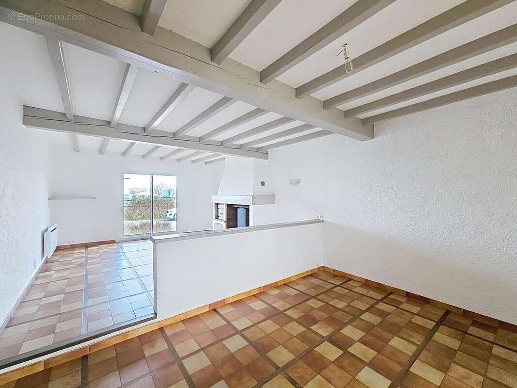 Photo 2 - Maison à VILLENEUVE-LA-COMPTAL