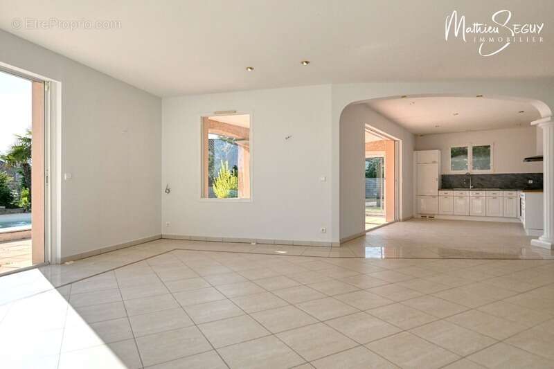 Maison à GREZIEU-LA-VARENNE