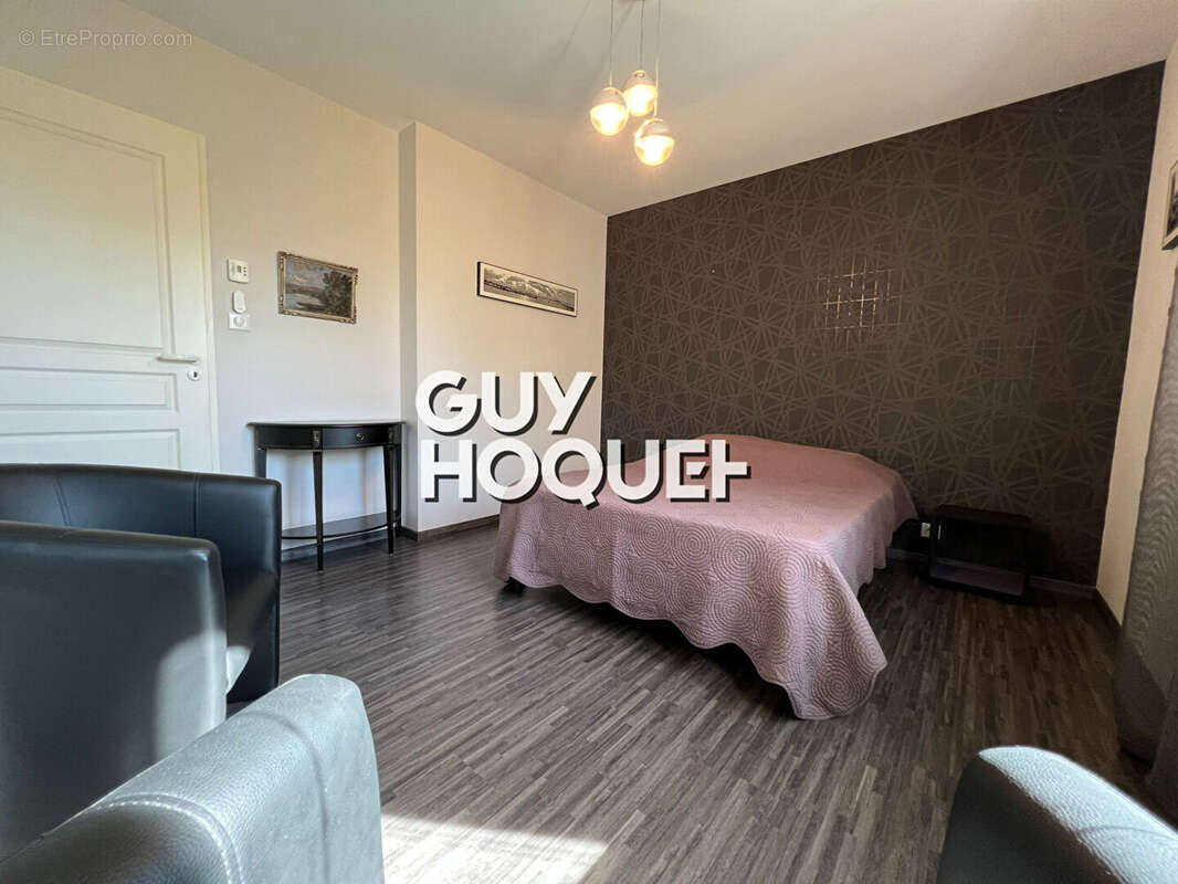 Maison à SAINT-LEGER-LES-PARAY