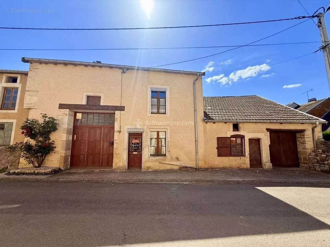 Maison à PREZ-SOUS-LAFAUCHE