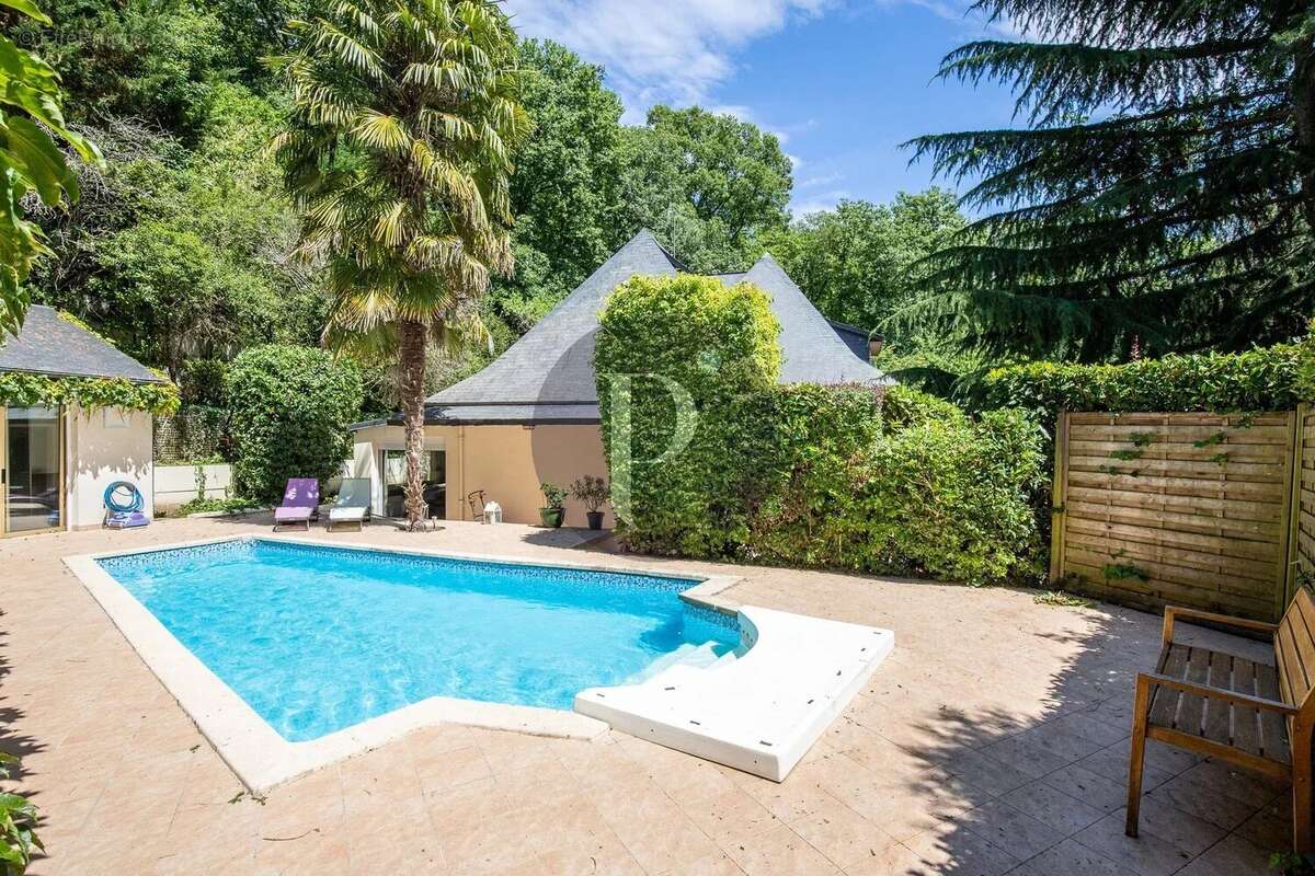 Maison à VERRIERES-LE-BUISSON