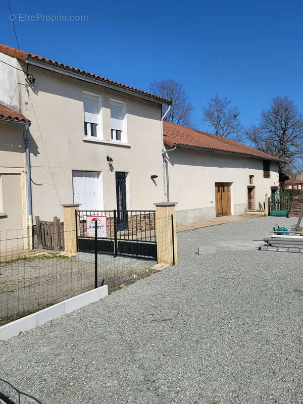 Maison rénovée avec grange attenante et cour - photo 12