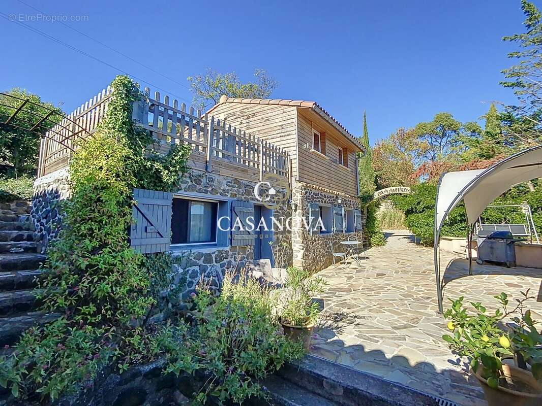 Point de VUE PANORAMIQUE. Bâti de CARACTERE avec piscine et 250 m² habitables et possibilité de projet touristique (chambres d'h - photo 6