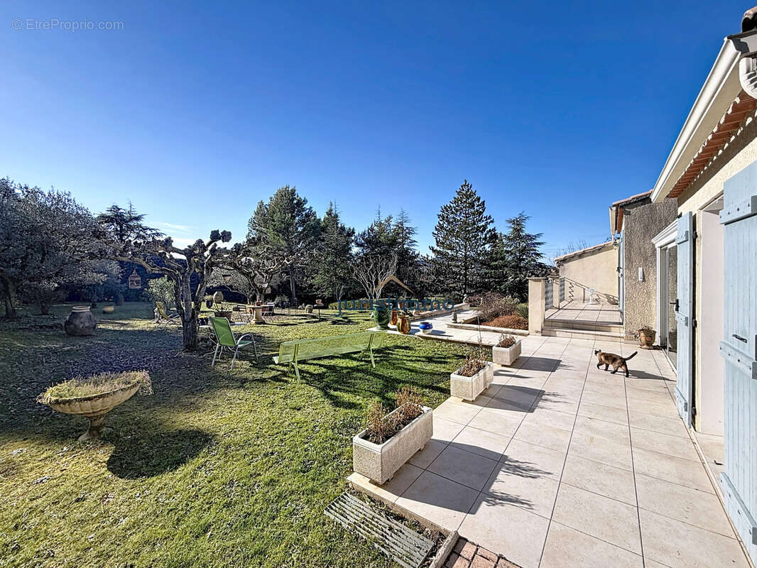 A 5 kms de VAISON-LA-ROMAINE Maison de plain-pied au charme provençal dans un secteur prisé près de Vaison-la- - photo 4