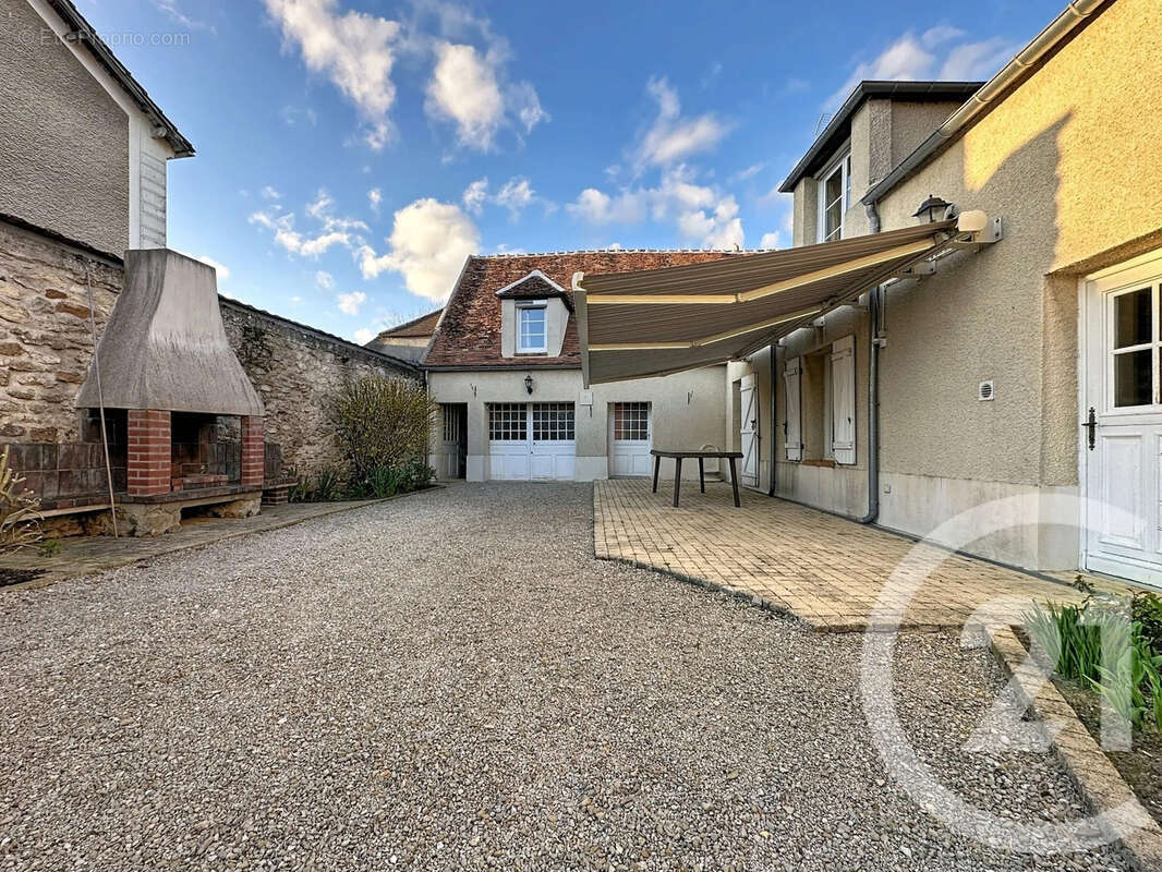 Maison à GRANDPUITS-BAILLY-CARROIS