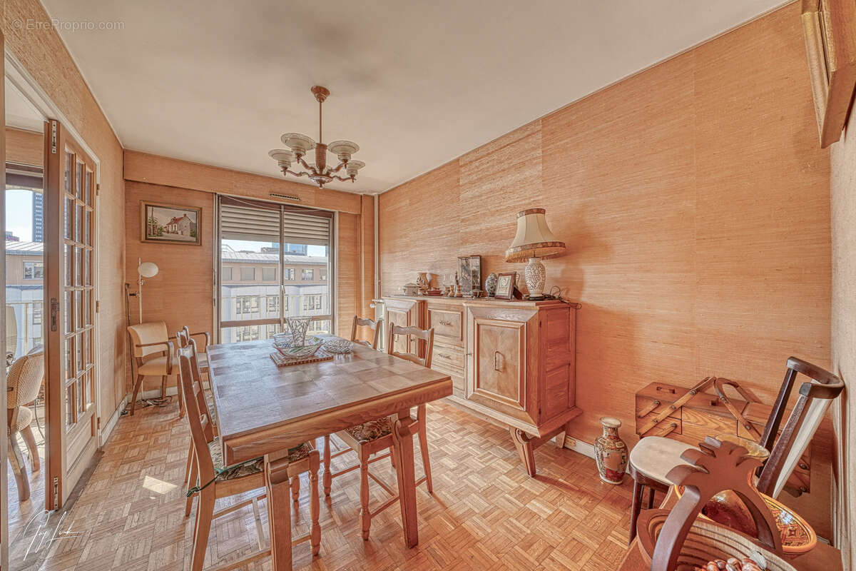 Appartement à COURBEVOIE