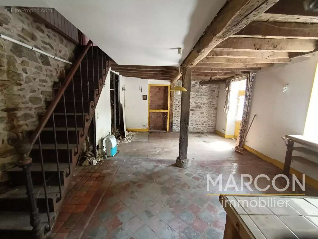 Maison à SAINT-MEDARD-LA-ROCHETTE