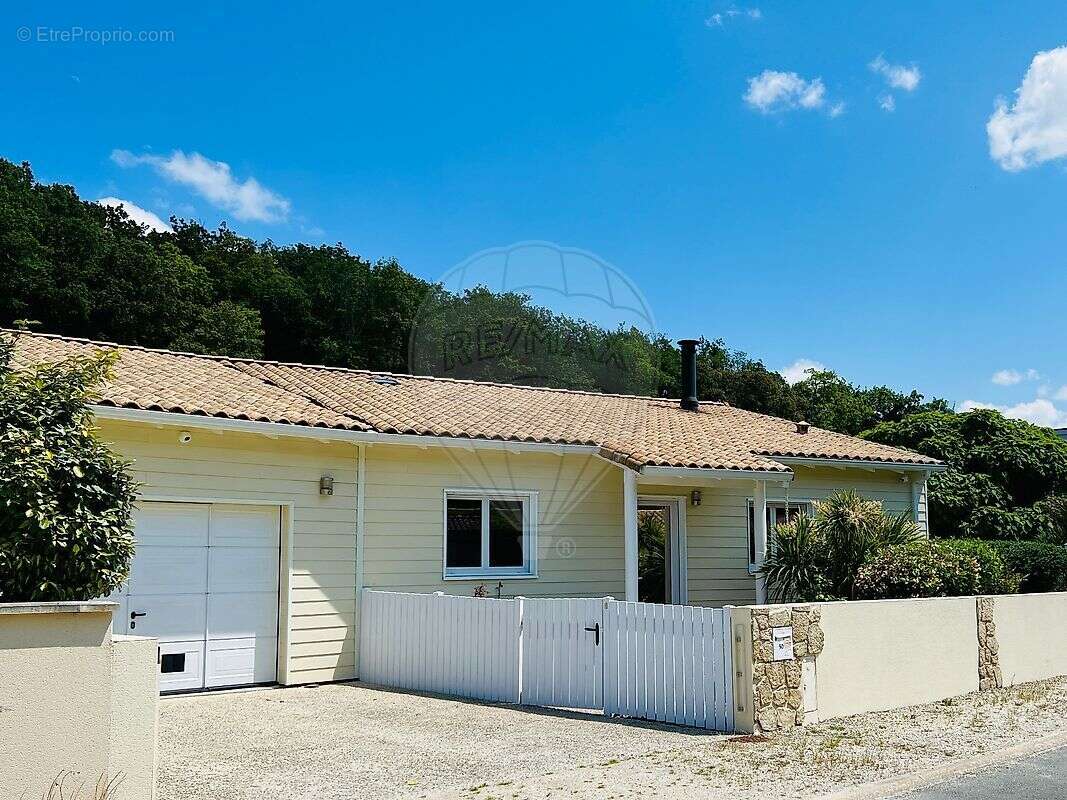 Maison à LES MATHES